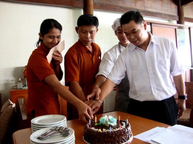 Birth Day Staff, bali indian restaurant, indian food restaurant in bali